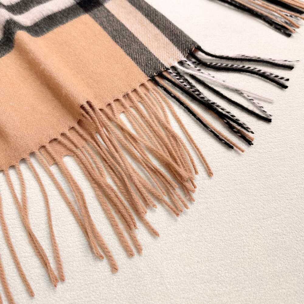 Burberry Shawl - Picture 6 of 7
